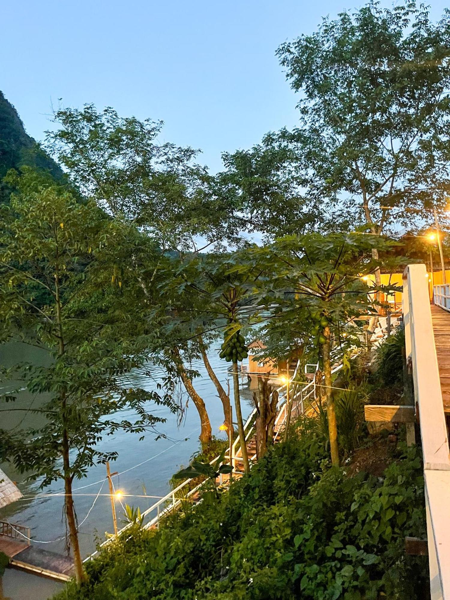 Nongkhiaw The Float House Hotell Exteriör bild